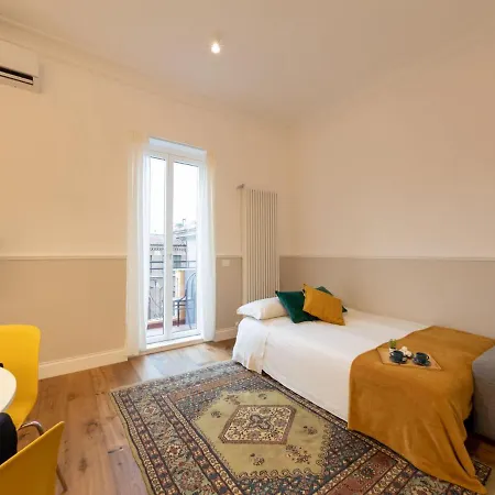 The Rent - Colorful One-bedroom In San Giovanni District Διαμέρισμα